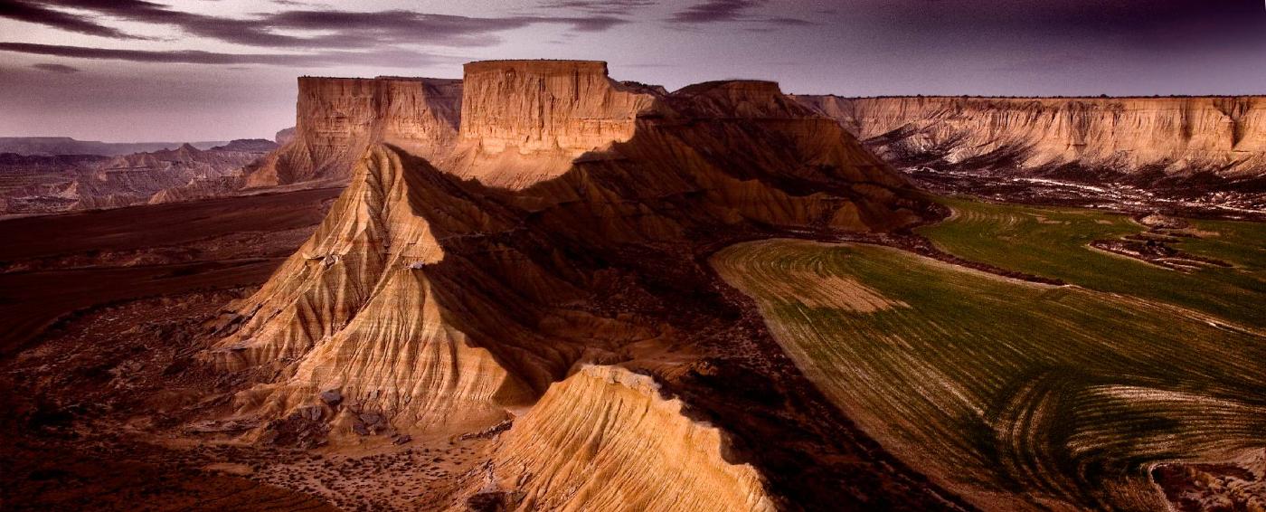 Imagen aérea de las Bardenas en primavera